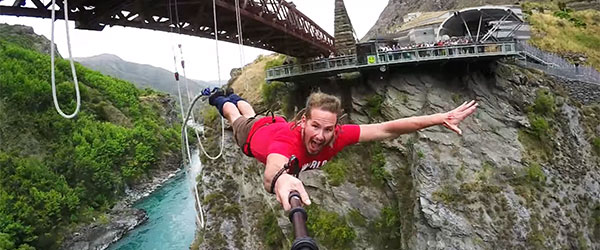 Video: Extreme New Zealand Bungy Jumping