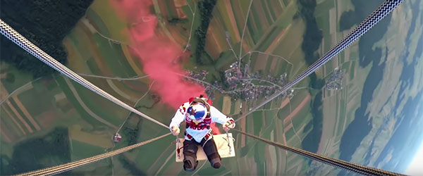 Video: Skydivers Play on the Ultimate Swing