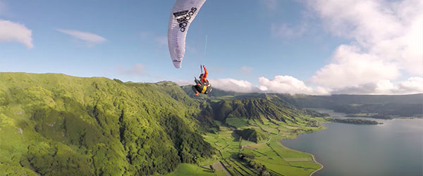Video: Paragliding Around the World